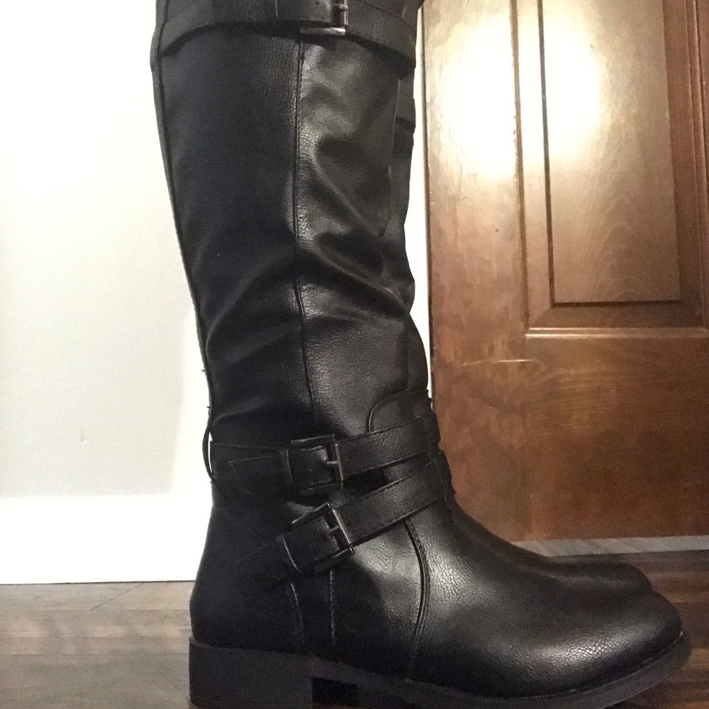 Size 8 Journee Collection Bite Boots - New in Box